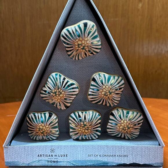 NWT - Artisan de Luxe Porcelain Painted Flower Drawer Knobs  - Set of 6 - Picture 1 of 8